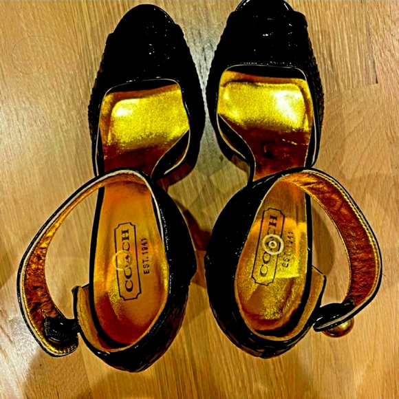 SOLD!- Coach- Black & Gold Pumps, never worn, Size 8 - Picture 8 of 8